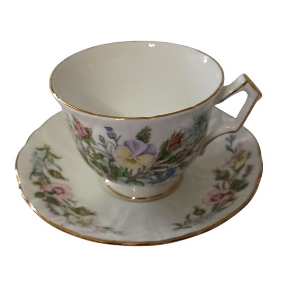 Aynsley Wild Tudor Bouquet Tea Cup Saucer Vtg England Bone China Floral Cottage. - Picture 13 of 16